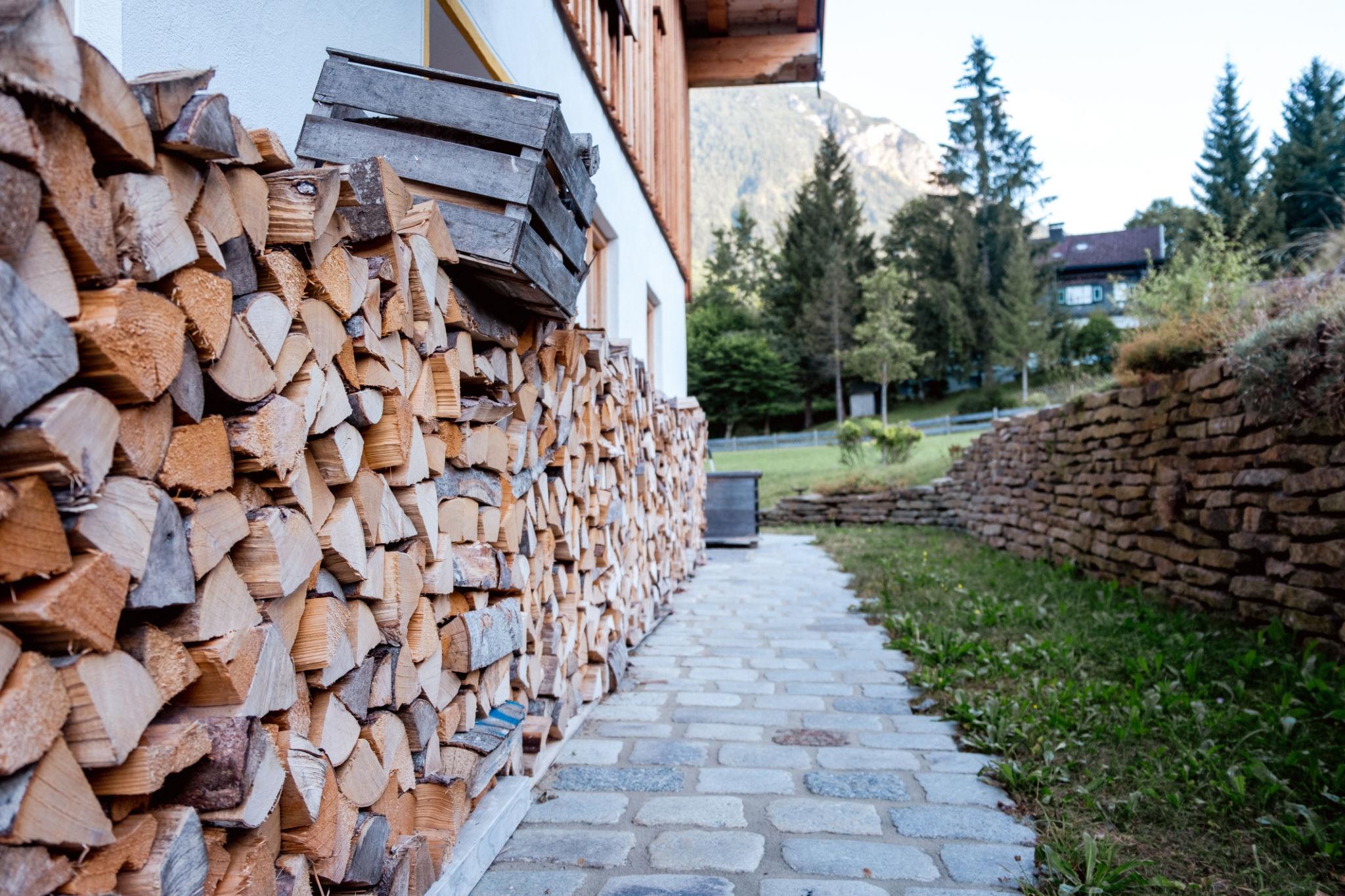Brennholz bei der Lieferung